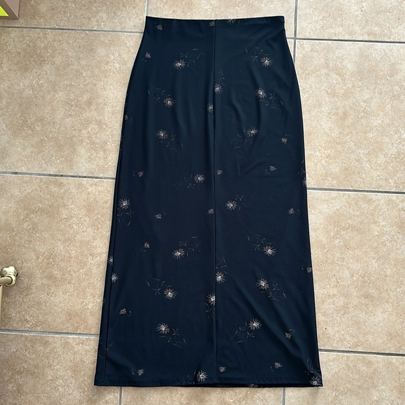 Hennes Collection - Vintage Black Floral Maxi Skirt - Picture 2 of 4
